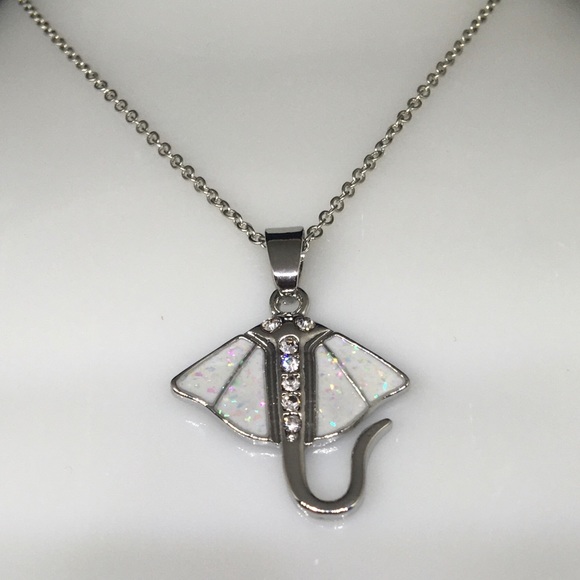 S925 ABALONE SHELL W/Crystals Eyes On A Stingray Pendant W/ A S925 Necklace - Picture 5 of 6